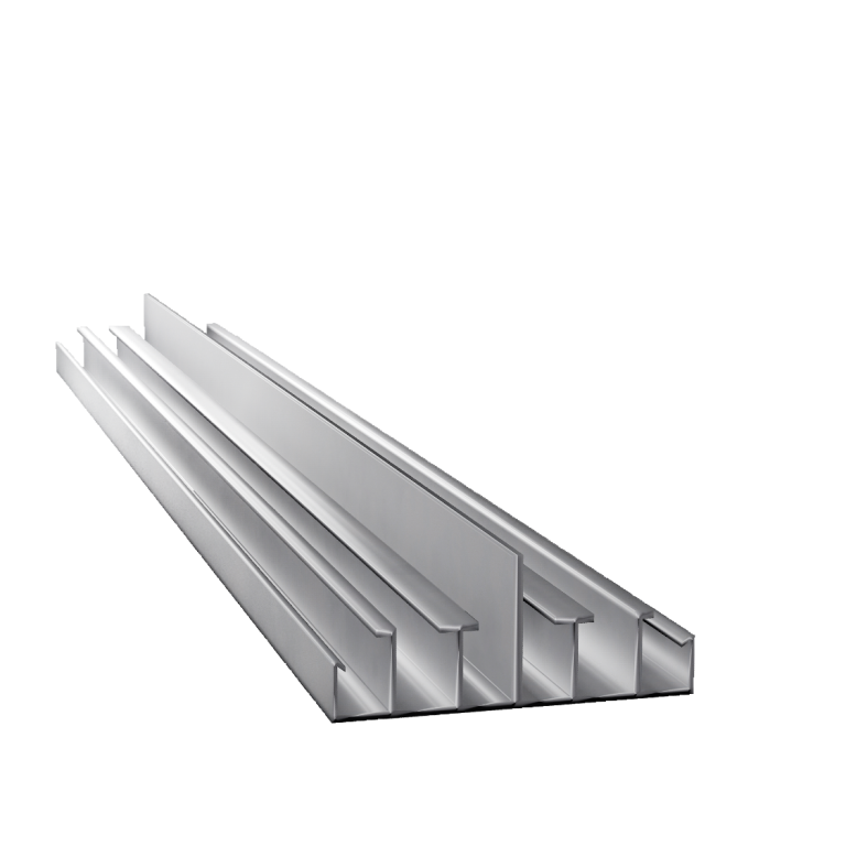 Professioneller Terrassenaufbau mit LOTTERS System Blick auf mehrere metallische U-Profile in paralleler Anordnung.